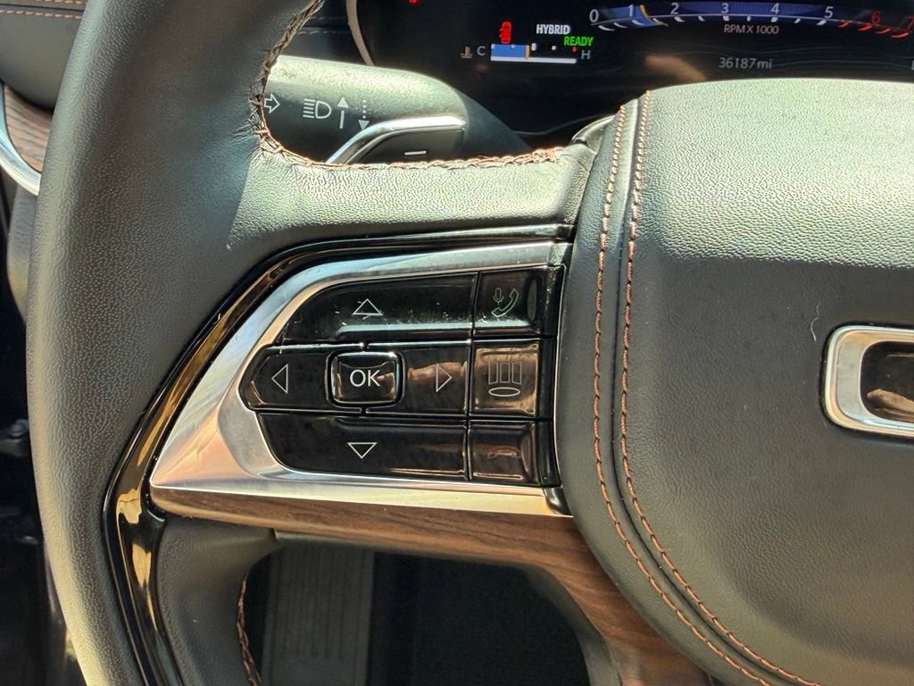 Used 2023 Jeep Grand Cherokee Summit w/ Luxury Tech Group V AWD/4WD image 24