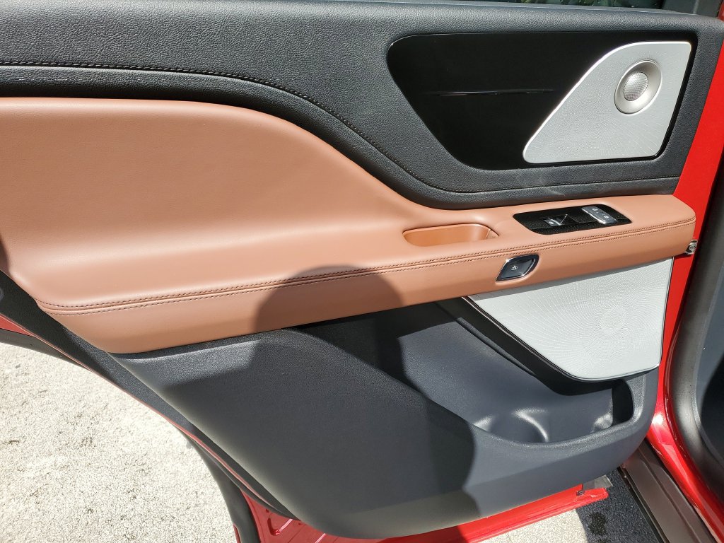 New 2026 Lincoln Aviator Reserve w/ Luxury Package RWD image 9