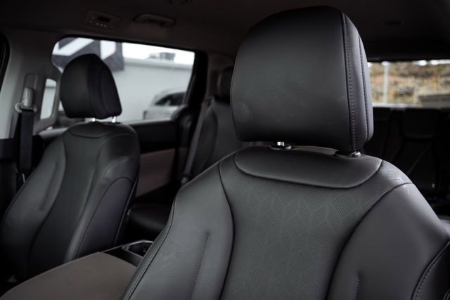 Used 2025 Kia Carnival image 20