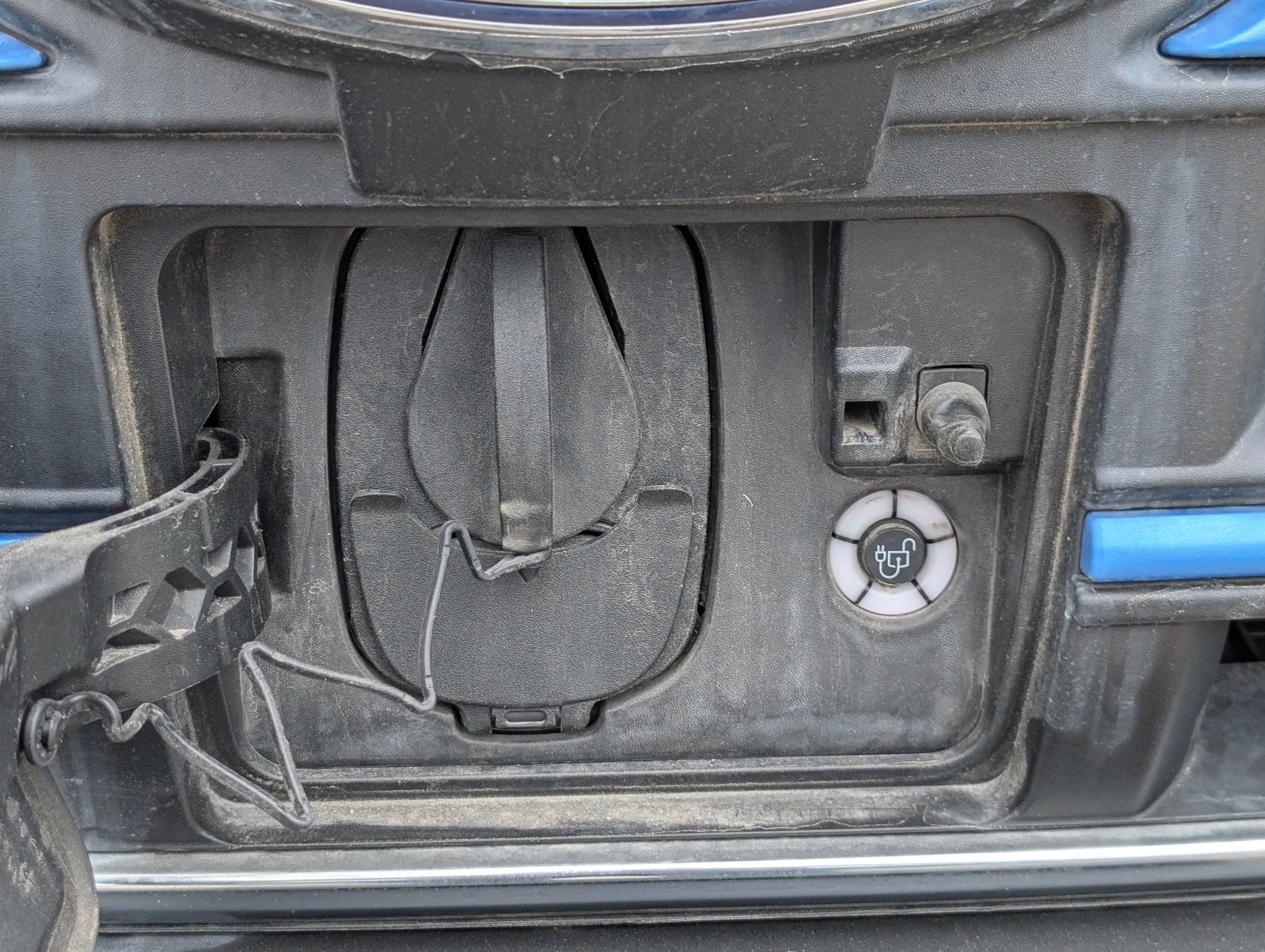 Used 2023 Ford E-Transit Medium Roof RWD image 3