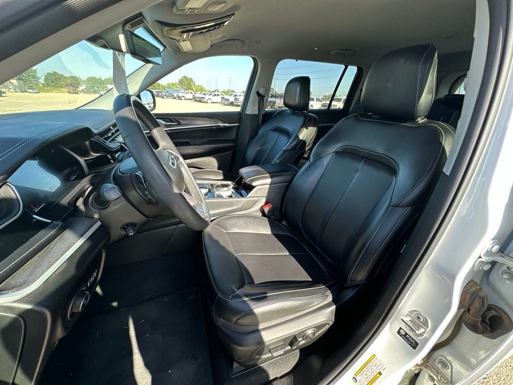 Used 2023 Jeep Grand Cherokee L Limited w/ Luxury Tech Group II AWD/4WD image 9