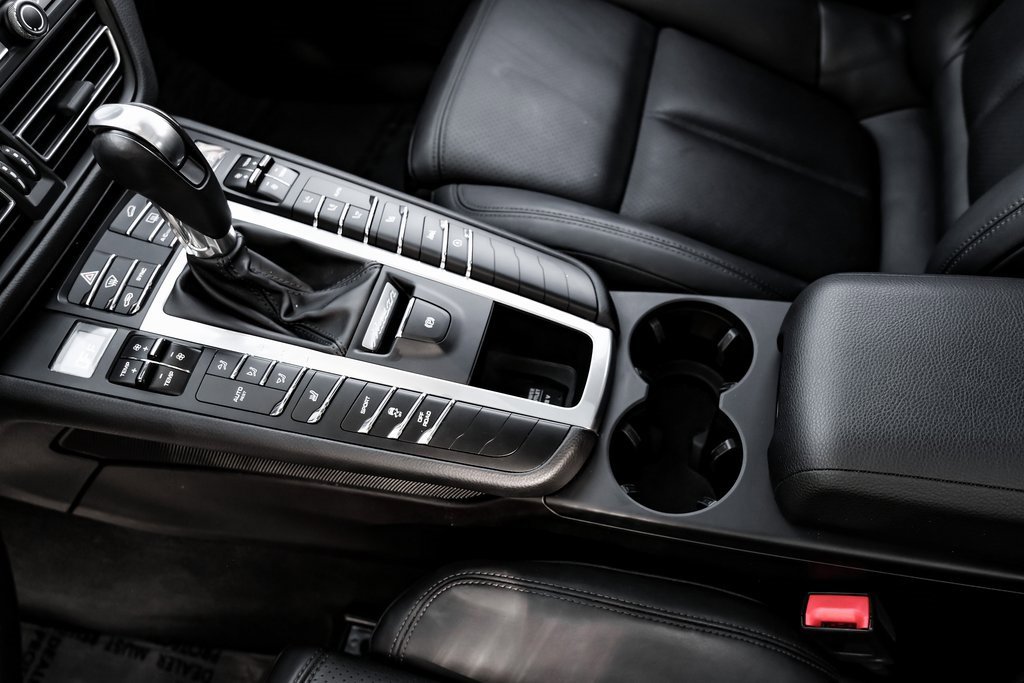 Used 2021 Porsche Macan image 26