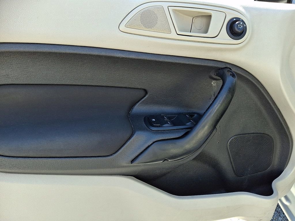 Used 2013 Ford Fiesta SE image 11