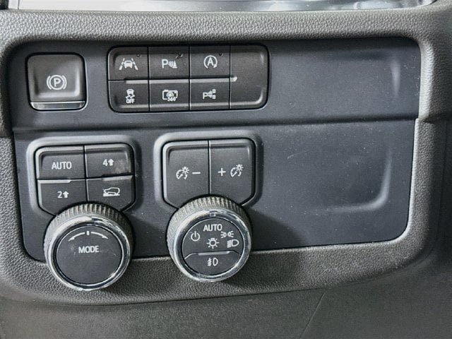 Used 2025 Chevrolet Tahoe Premier AWD/4WD image 11