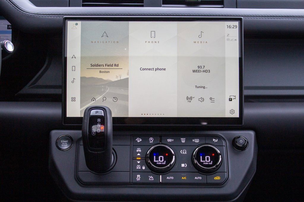 Used 2026 Land Rover Defender 110 image 16