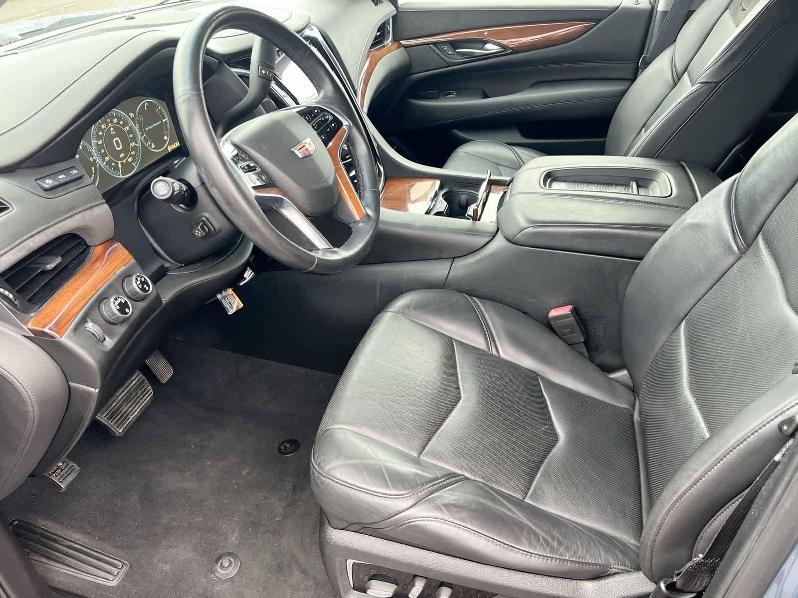Used 2015 Cadillac Escalade Luxury AWD/4WD image 10