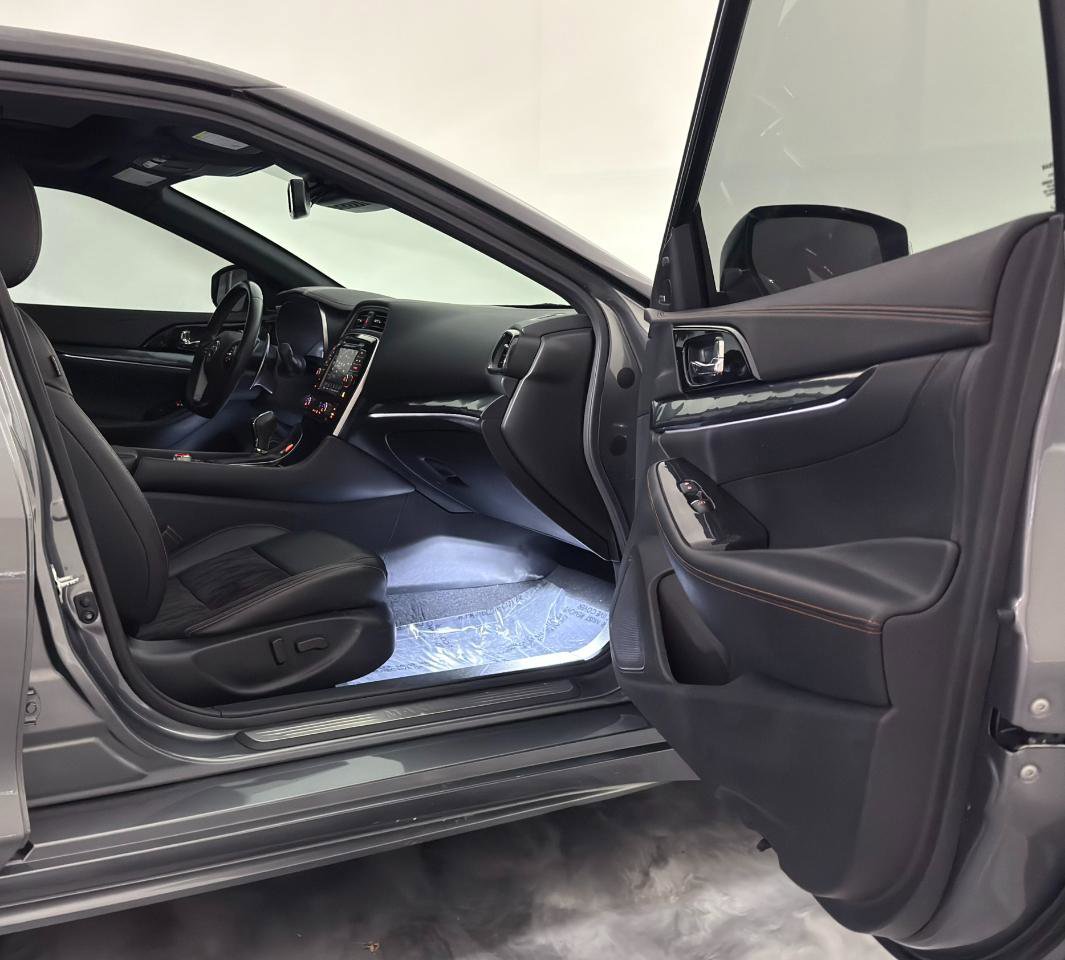 Used 2020 Nissan Maxima SR w/ Sport Mat Group FWD image 24