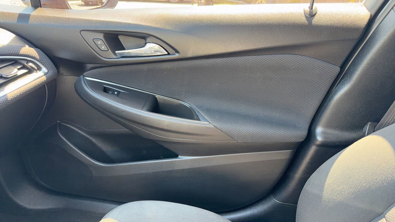 Used 2017 Chevrolet Cruze LT w/ Convenience Package image 25