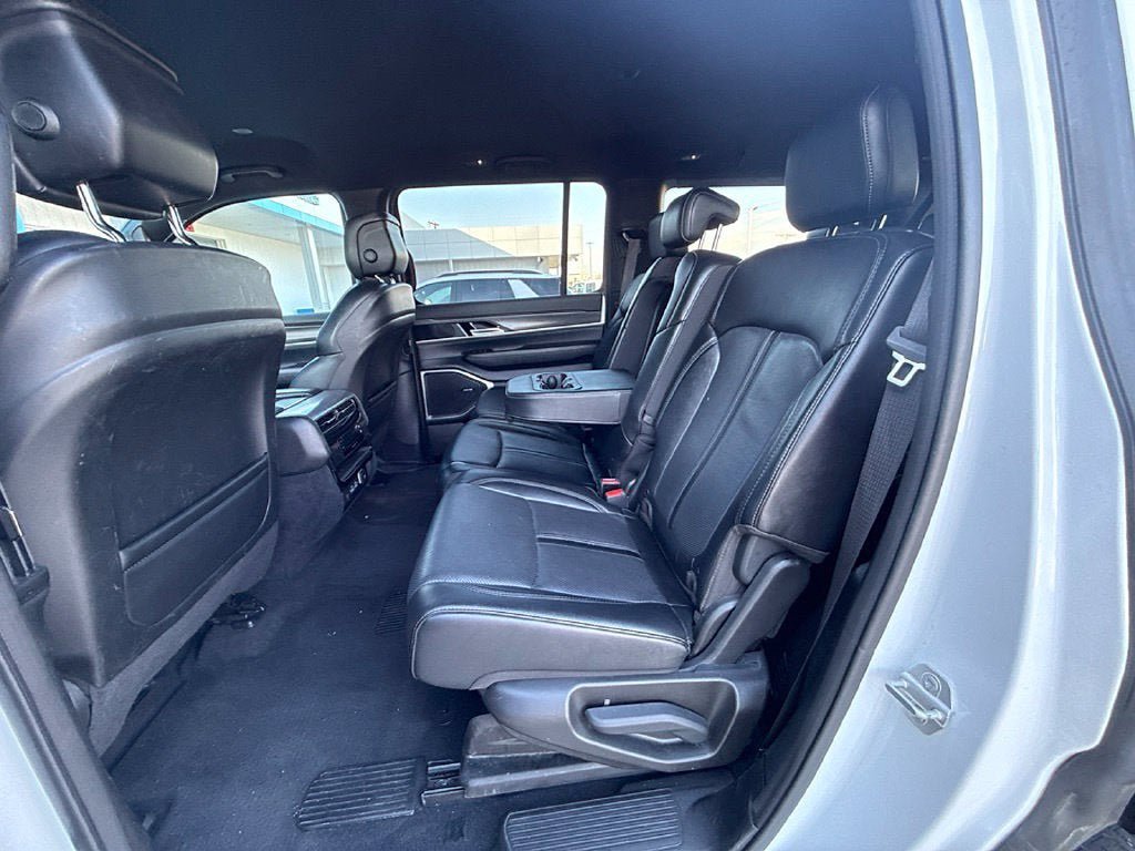 Used 2024 Jeep Wagoneer Series II RWD image 9