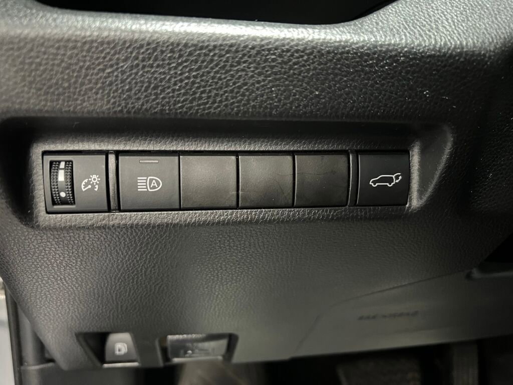 Used 2021 Toyota RAV4 XLE w/ Convenience Package image 13