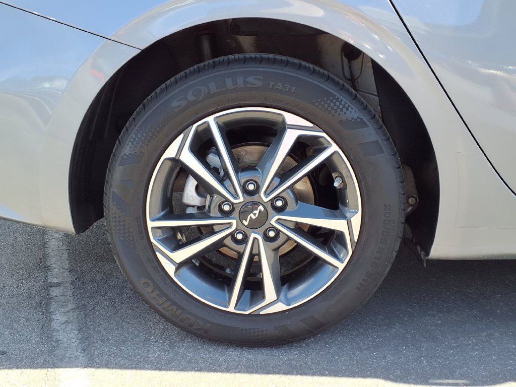 Certified 2024 Kia Forte LXS FWD image 9