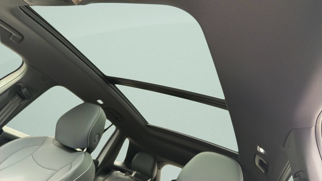 New 2026 Volkswagen Tiguan SE R-Line FWD image 15