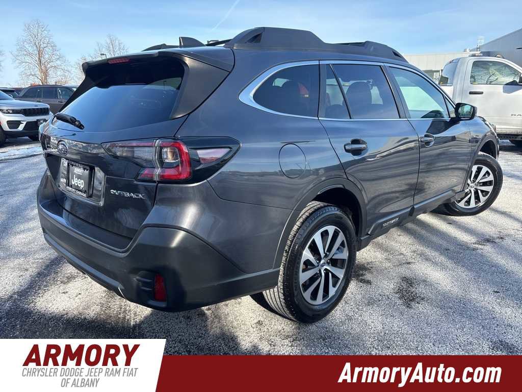 Used 2022 Subaru Outback Premium image 4