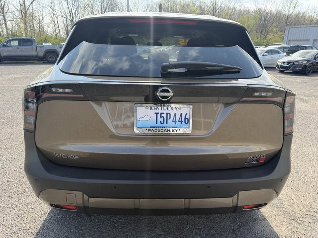 Used 2025 Nissan Kicks SV AWD/4WD image 8