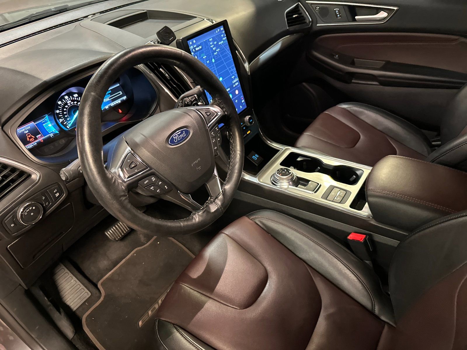 Used 2022 Ford Edge Titanium w/ Equipment Group 301A AWD/4WD image 9