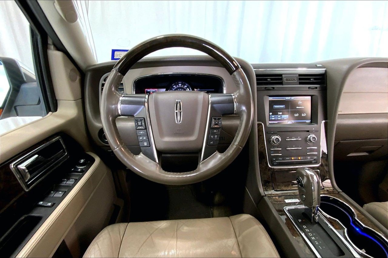 Used 2015 Lincoln Navigator L 2WD image 14