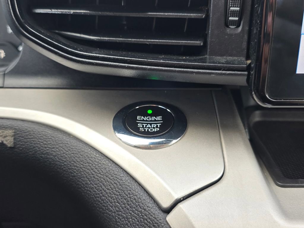 Used 2021 Ford Explorer XLT image 30