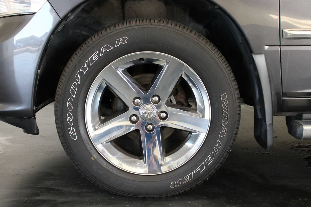 Used 2017 RAM 1500 Express AWD/4WD image 4