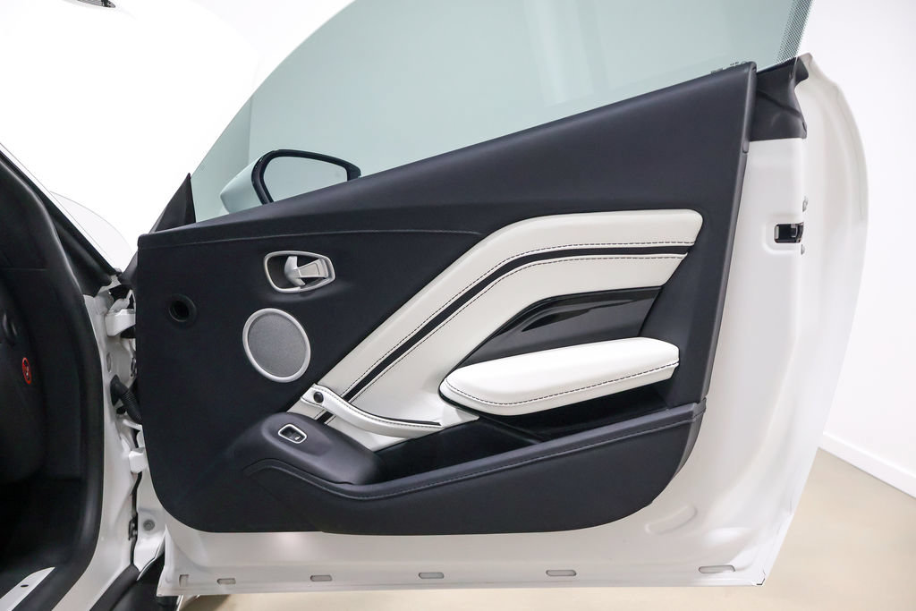 Used 2023 Aston Martin V12 Vantage RWD image 41