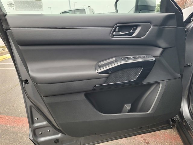 New 2025 Nissan Pathfinder SV image 7