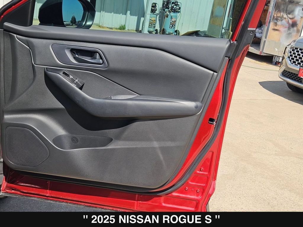 Used 2025 Nissan Rogue S FWD image 30