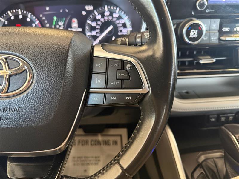 Used 2021 Toyota Highlander XLE AWD/4WD image 36