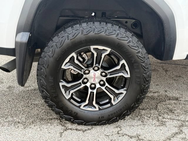 Certified 2024 GMC Canyon AT4 w/ AT4 Premium Package AWD/4WD image 16