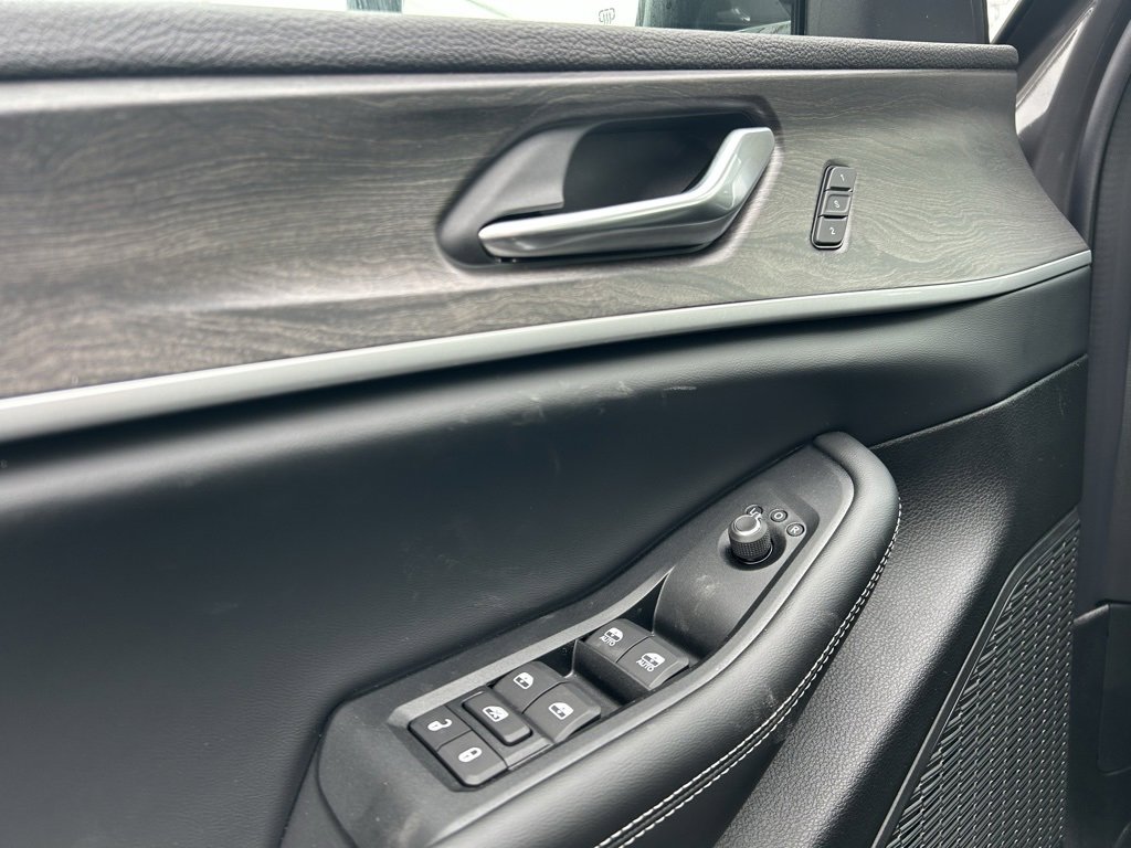 New 2025 Jeep Grand Cherokee L Limited image 11