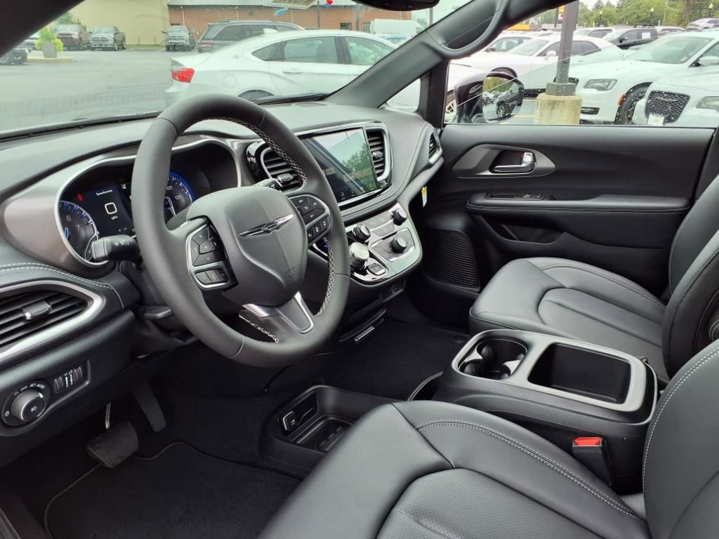 New 2026 Chrysler Pacifica Select image 12