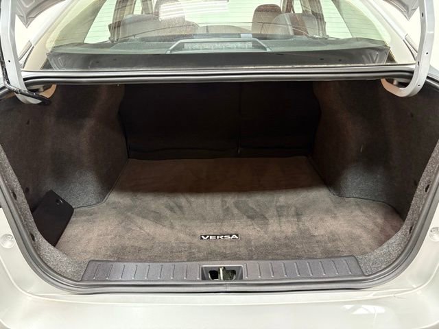 Used 2023 Nissan Versa SV image 11