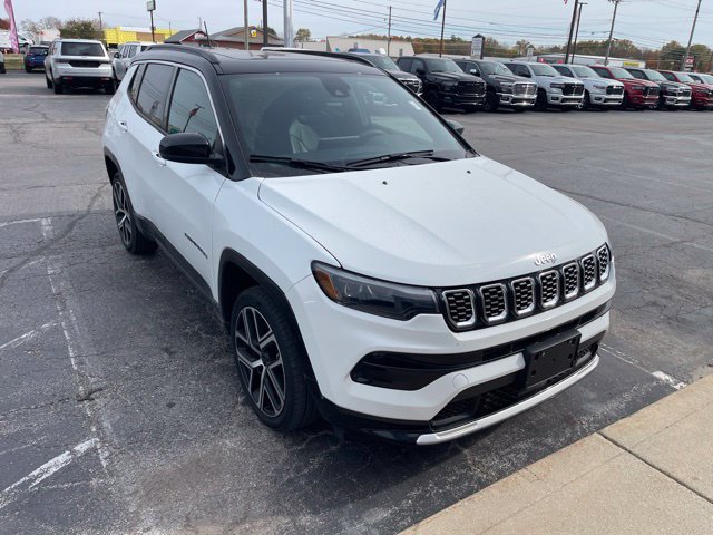Used 2025 Jeep Compass Limited w/ Elite Group AWD/4WD image 3