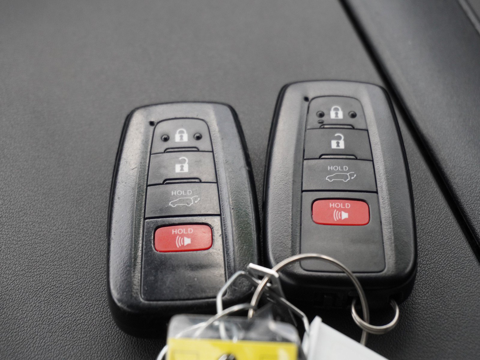 Used 2023 Toyota Highlander XLE FWD image 19