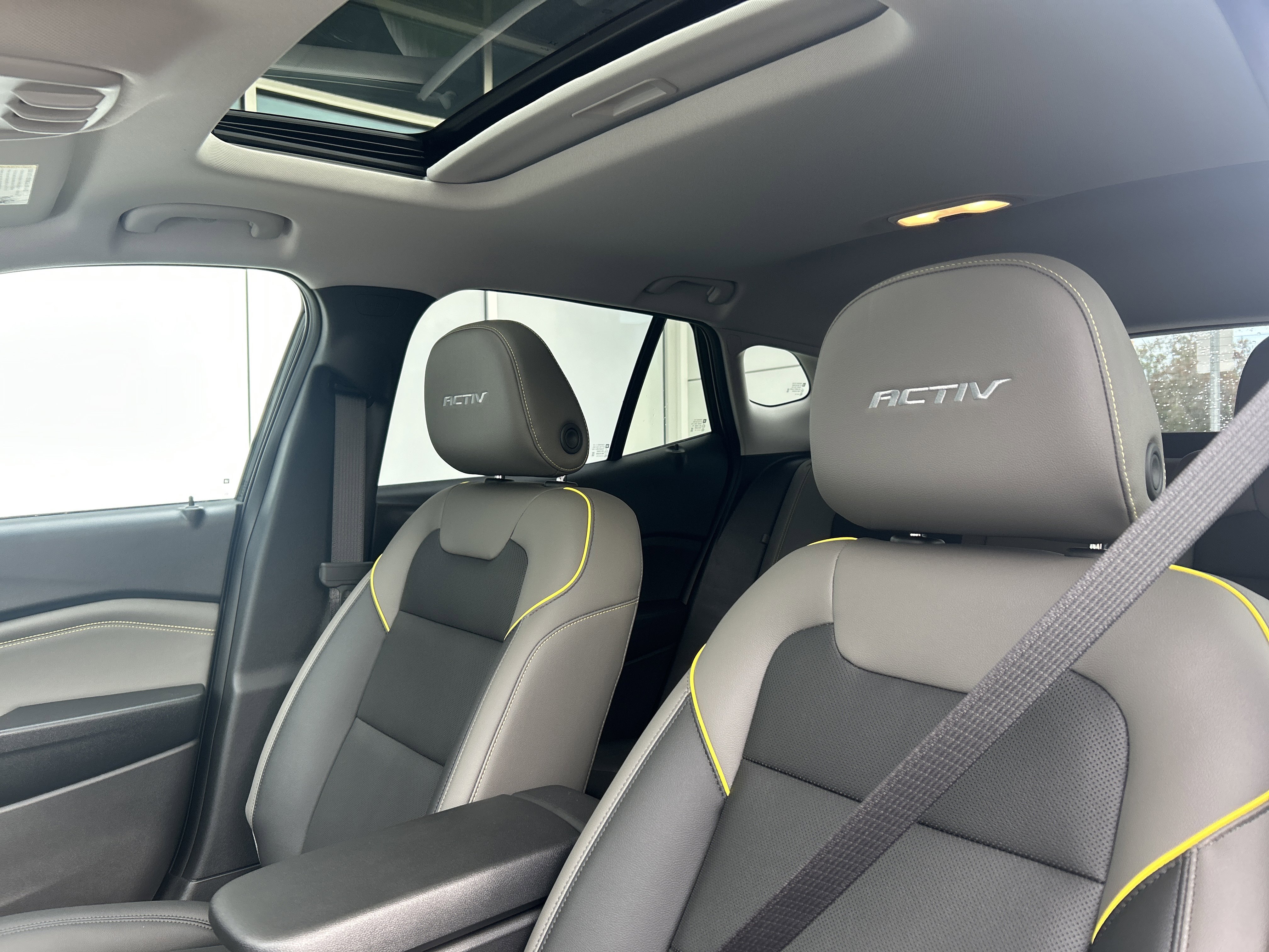 New 2025 Chevrolet Trax ACTIV w/ Sunroof Package image 37
