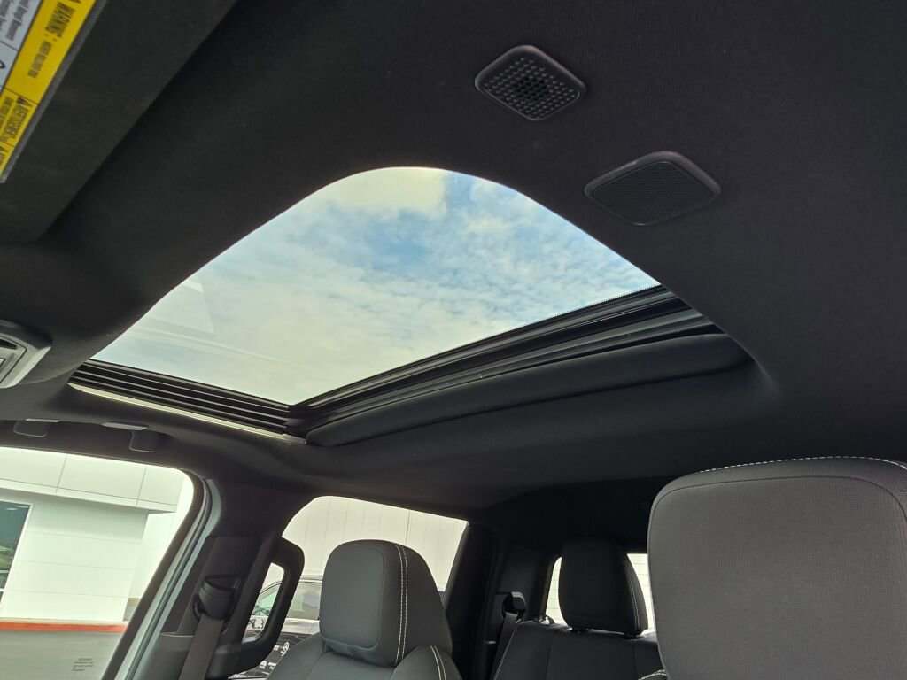 Used 2024 Toyota Tacoma TRD Off-Road image 25