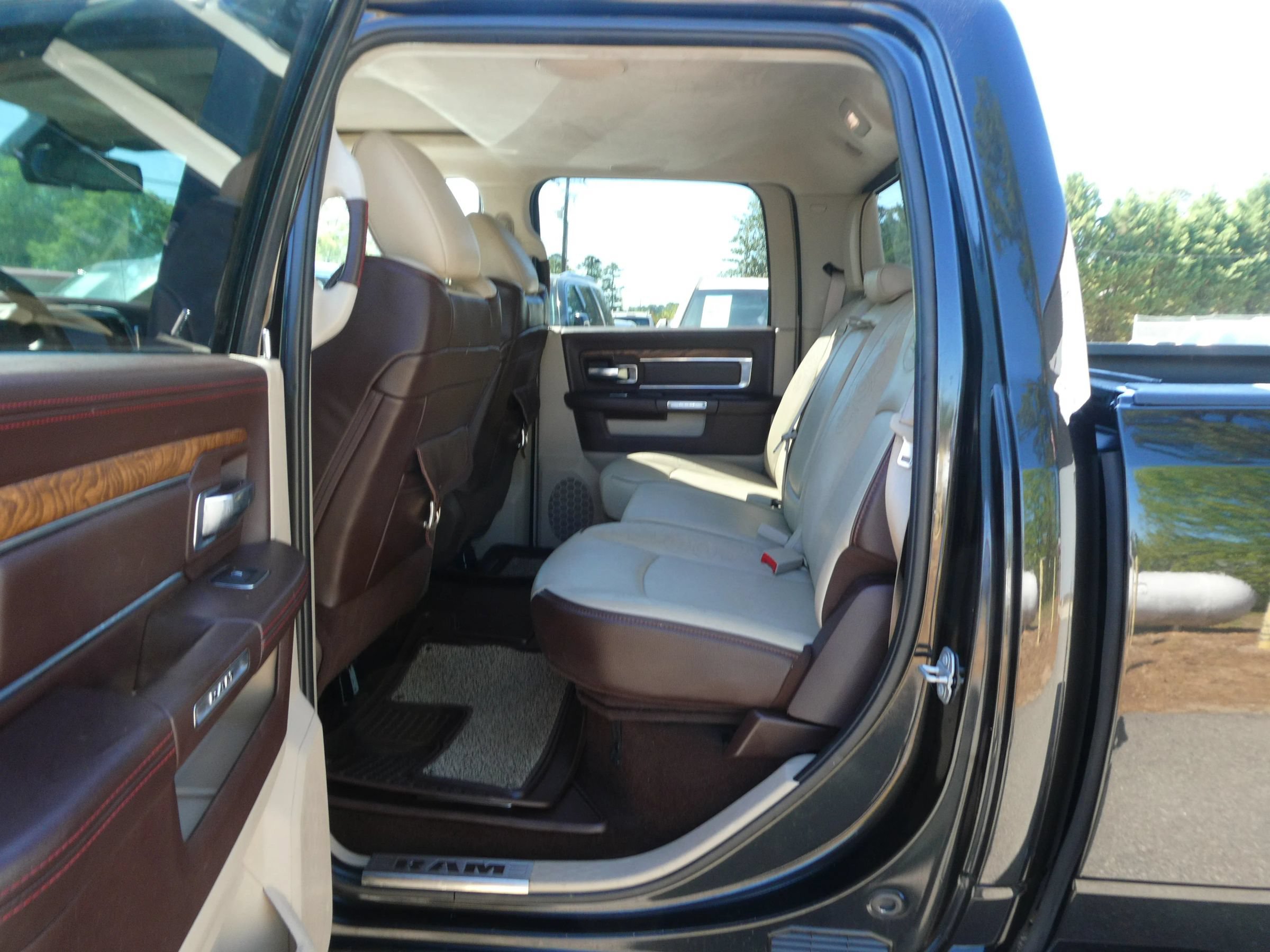 Used 2018 RAM 1500 Laramie Longhorn w/ Longhorn Southfork Package AWD/4WD image 31
