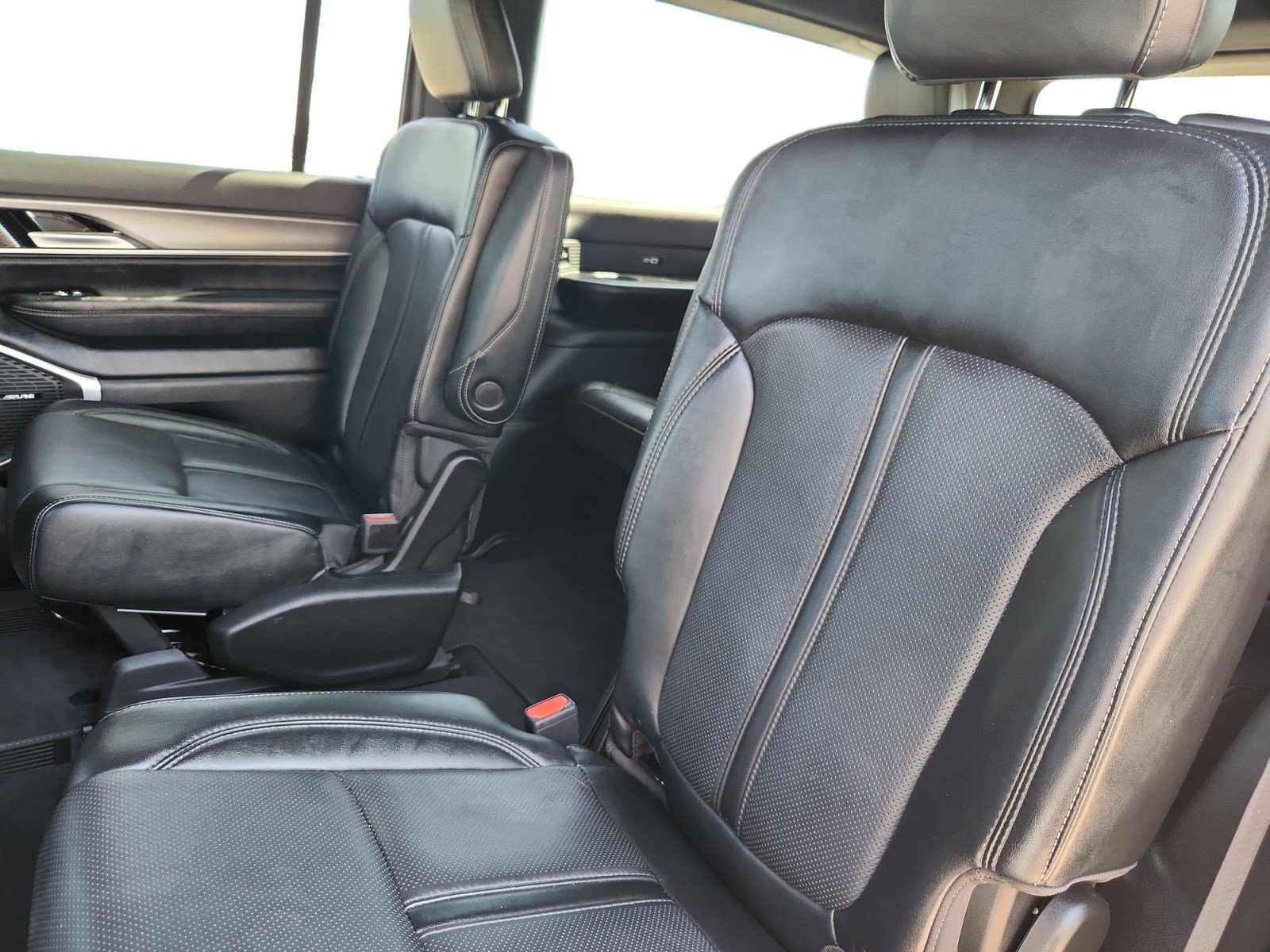 Used 2025 Jeep Wagoneer Series II AWD/4WD image 13