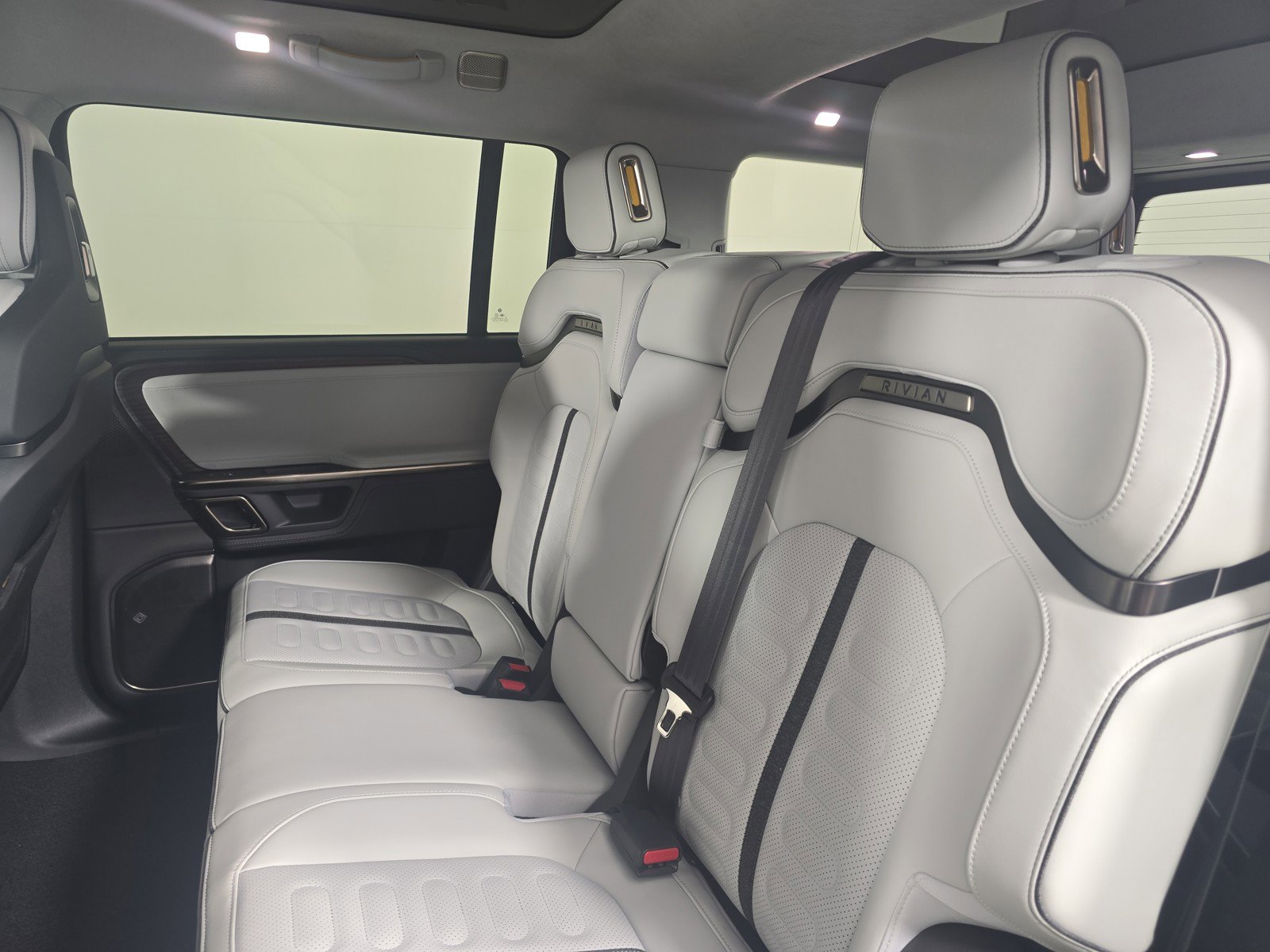 Used 2024 Rivian R1S Adventure AWD/4WD image 21