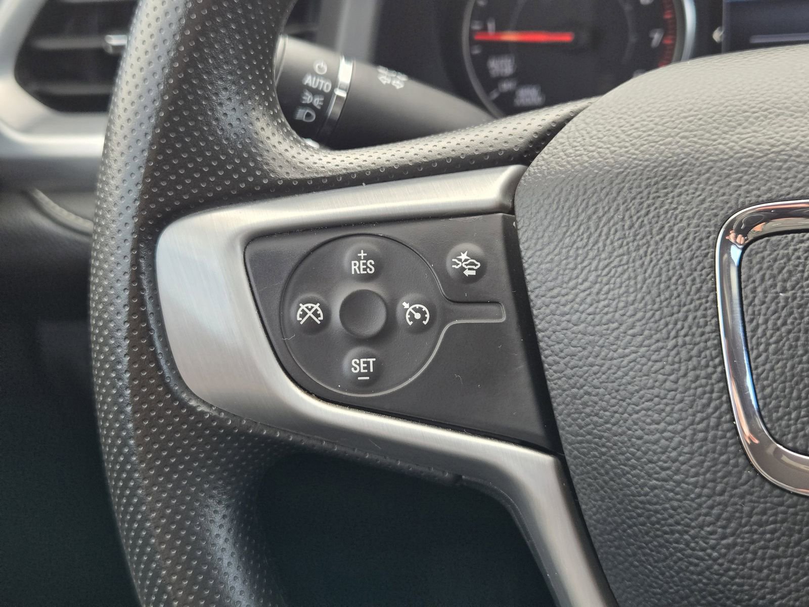 Used 2023 GMC Acadia SLE w/ Driver Convenience Package image 26