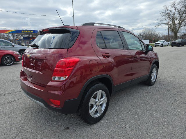 Used 2022 Chevrolet Trax LT w/ LT Convenience Package image 4