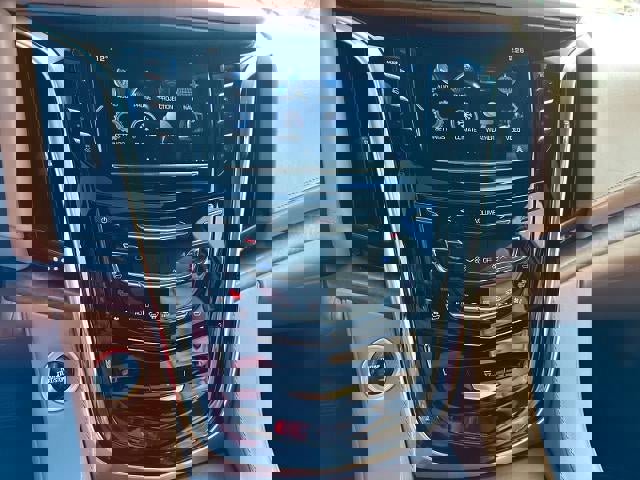 Used 2017 Cadillac Escalade ESV Platinum image 34