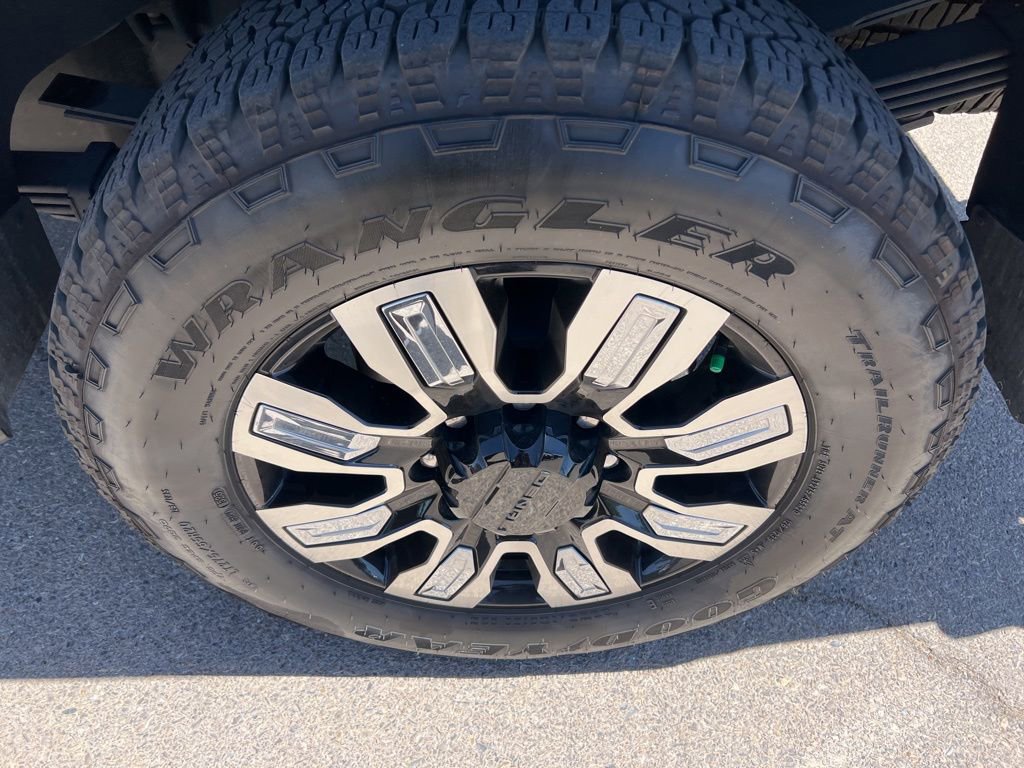 Used 2025 GMC Sierra 3500 Denali w/ Technology Package AWD/4WD image 29