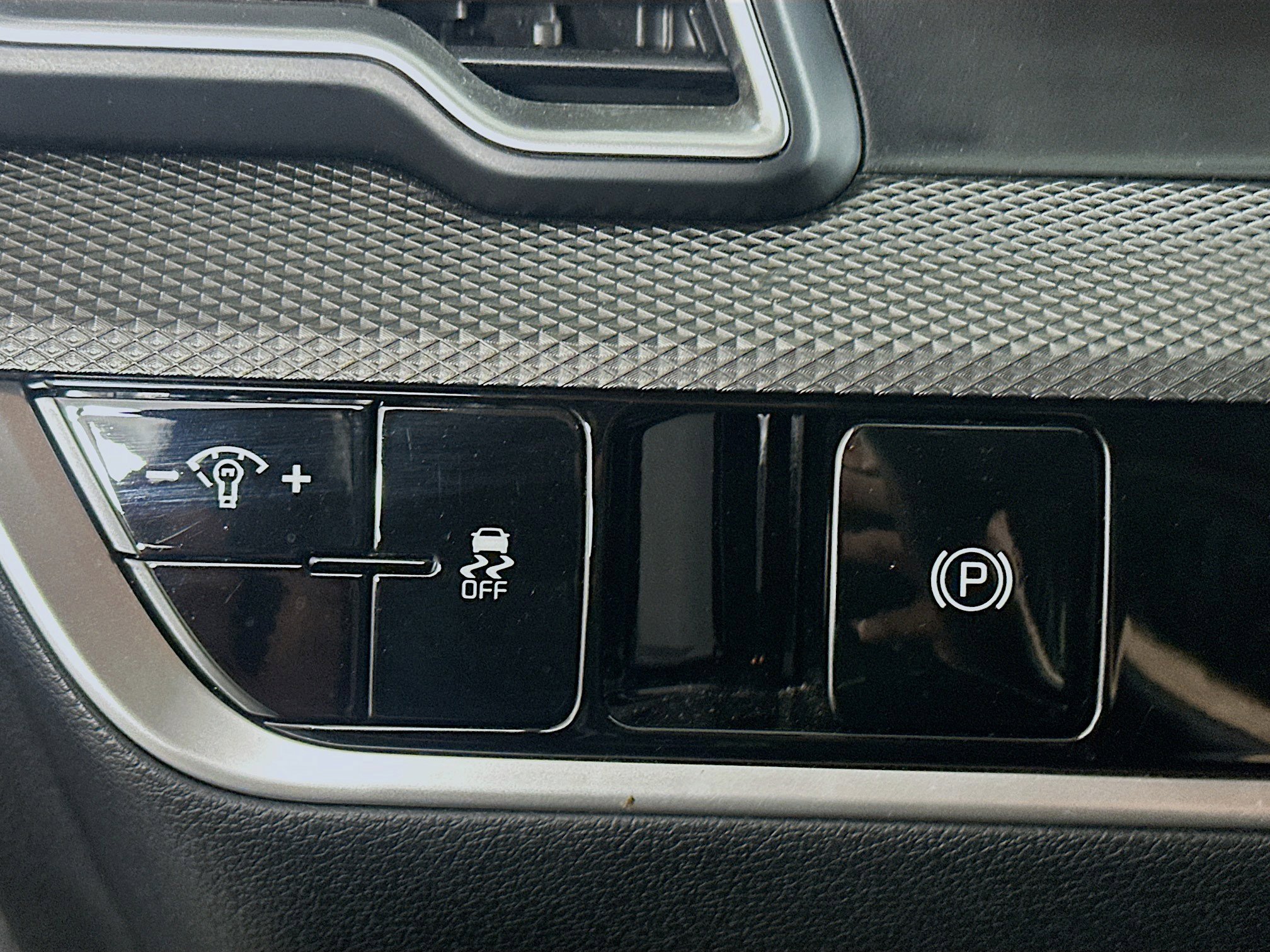 Used 2025 Kia Sportage LX image 17