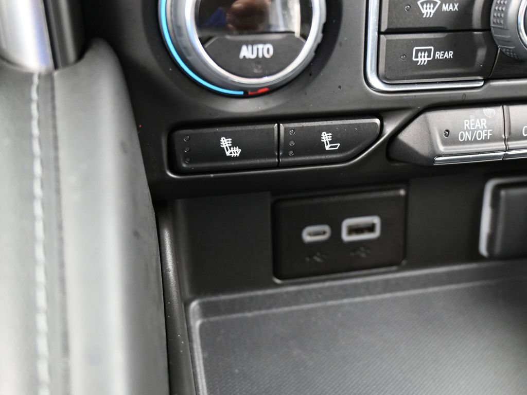 Used 2024 Chevrolet Suburban Z71 image 27