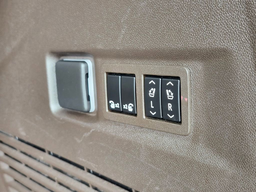 Used 2023 GMC Yukon Denali w/ LPO, Floor Liner Package AWD/4WD image 32
