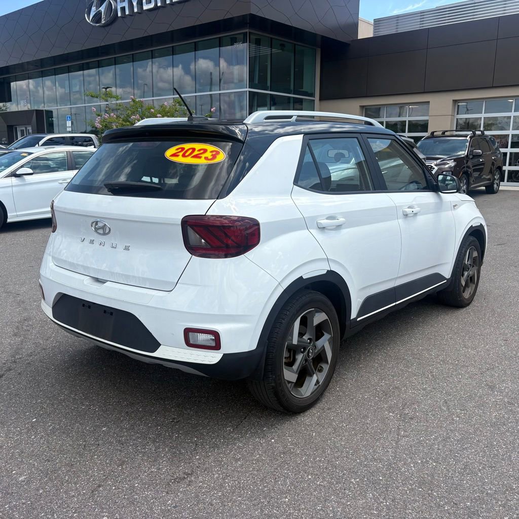 Used 2023 Hyundai Venue Limited FWD image 3