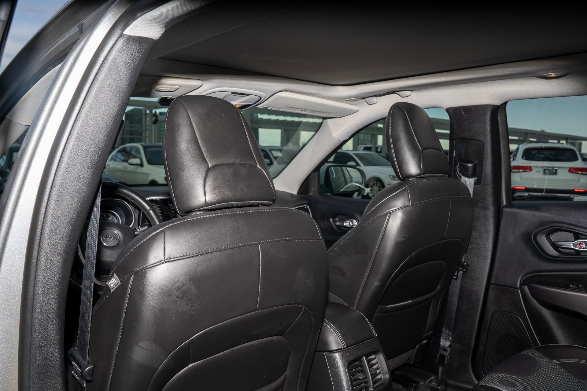 Used 2019 Jeep Cherokee Limited w/ Luxury Group image 18