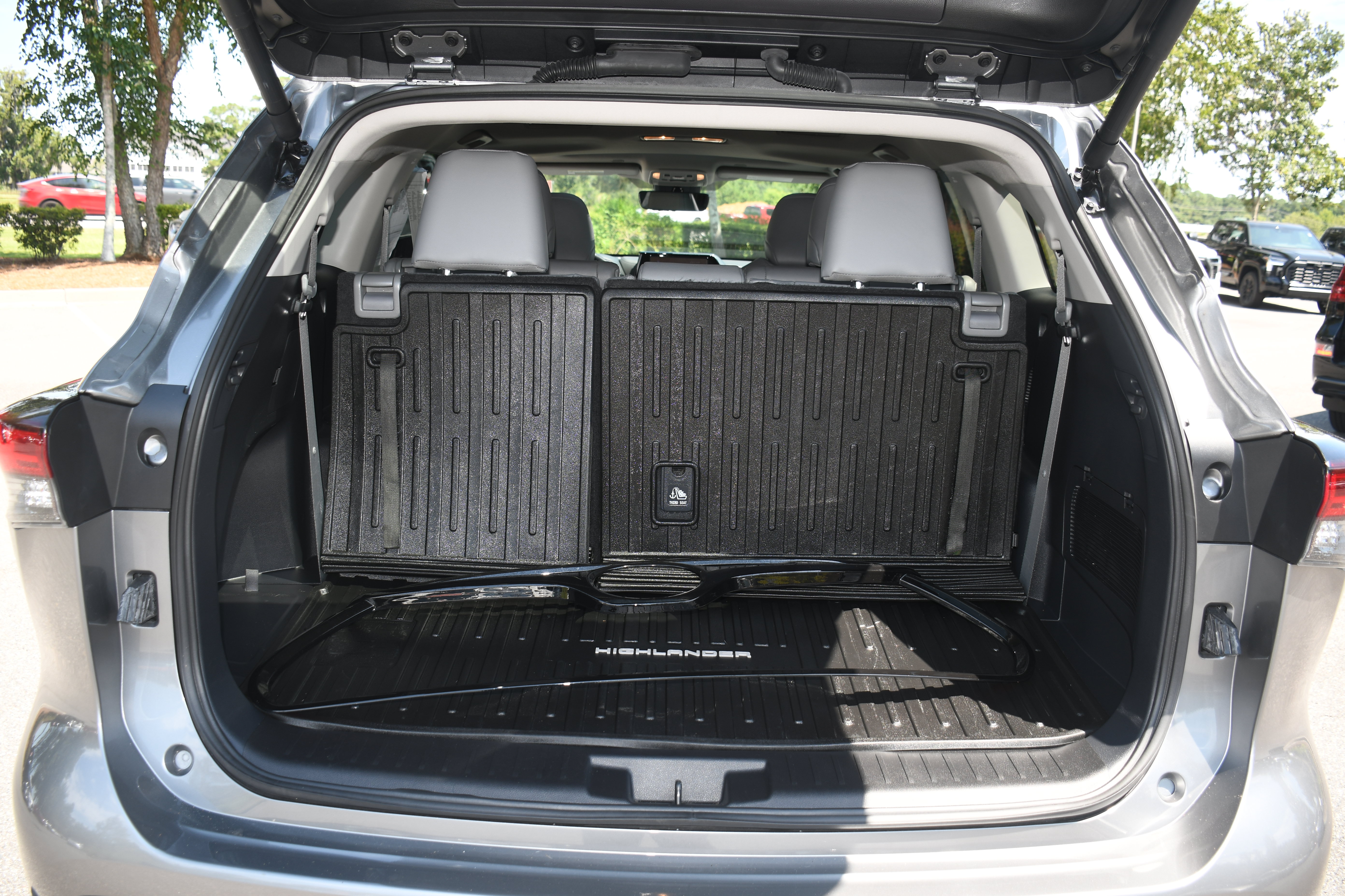 Used 2025 Toyota Highlander XLE AWD/4WD image 18