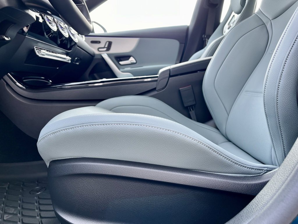 Used 2025 Mercedes-Benz CLA 35 AMG 4MATIC image 17