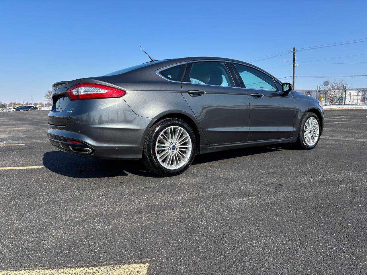 Used 2016 Ford Fusion SE w/ Equipment Group 202A image 22