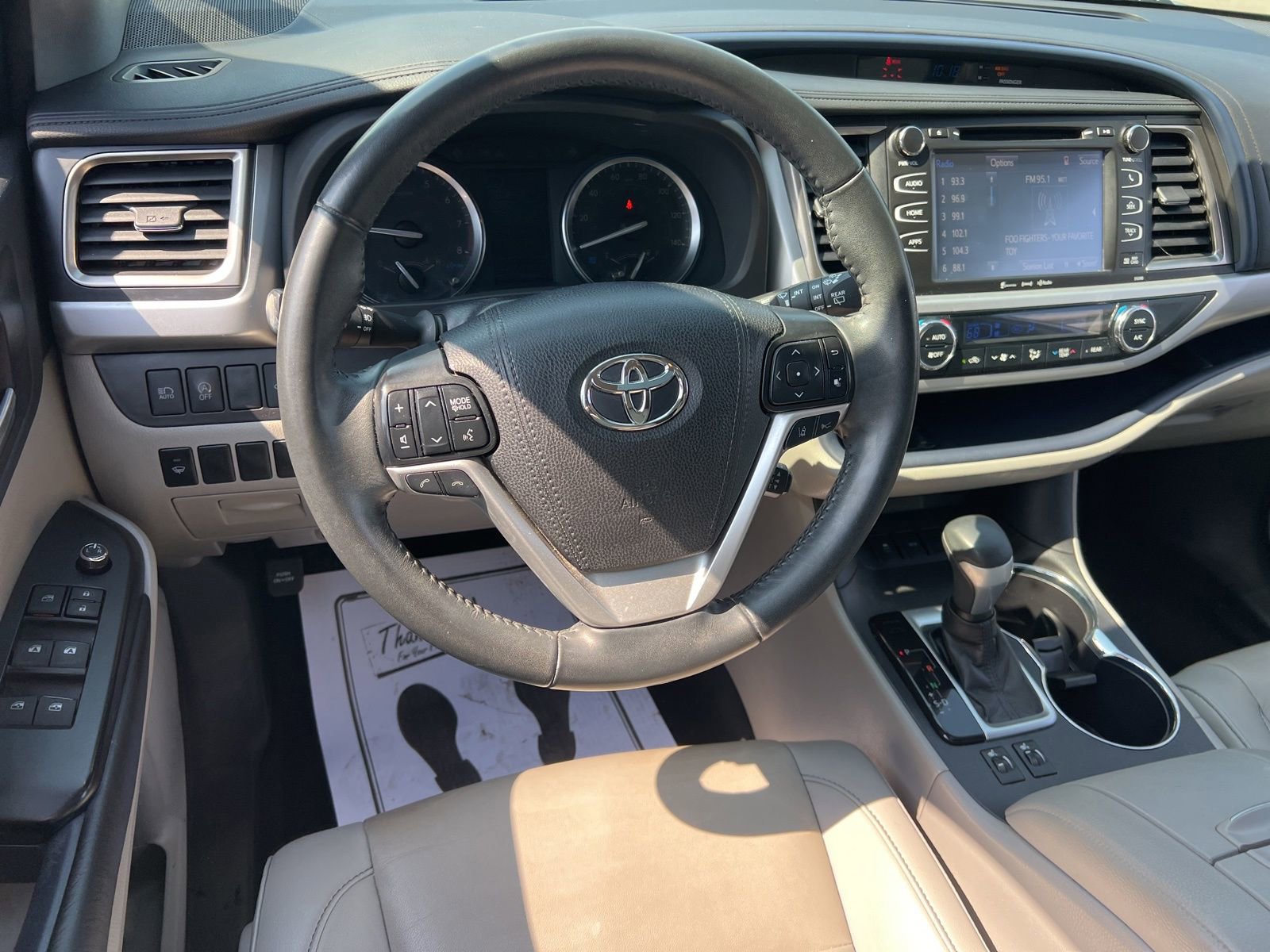 Used 2019 Toyota Highlander XLE FWD image 40